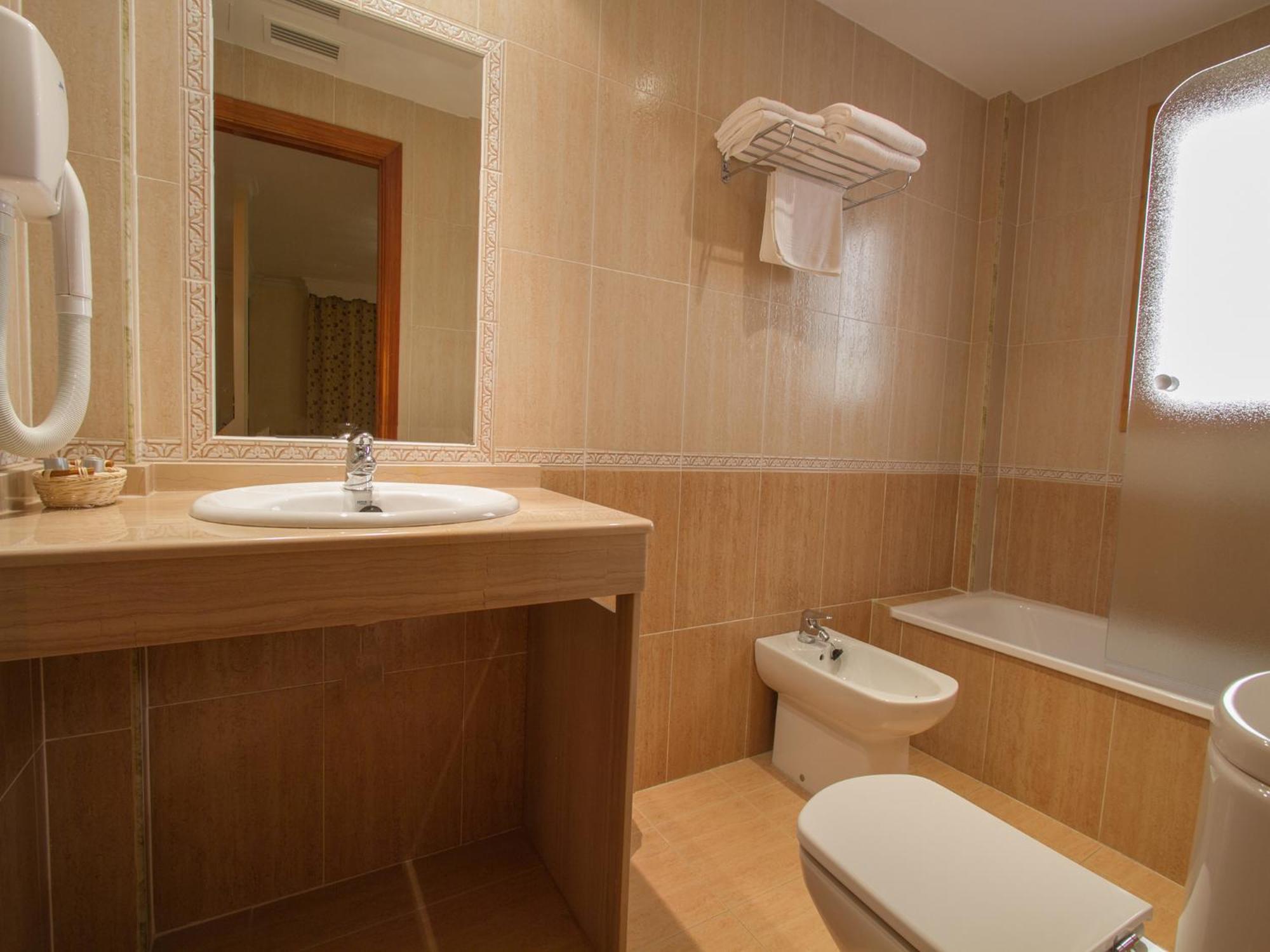 La Higuera Hotel เกวคาร์-เซียร์รา ภายนอก รูปภาพ